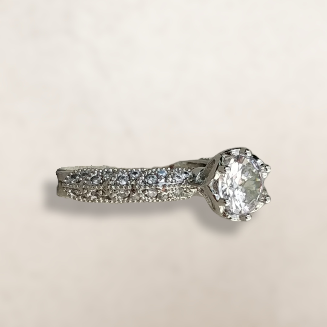 Sterling Siver Ring "Saoirse" Queen of Diamonds