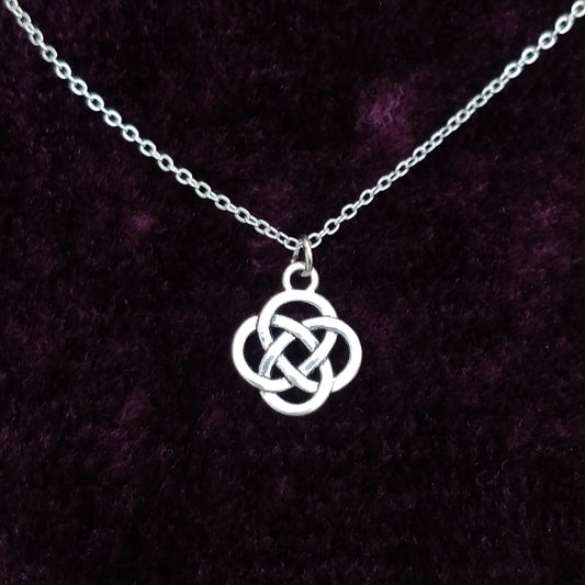 Dara Celtic Knot Silver Necklace Queen of Diamonds